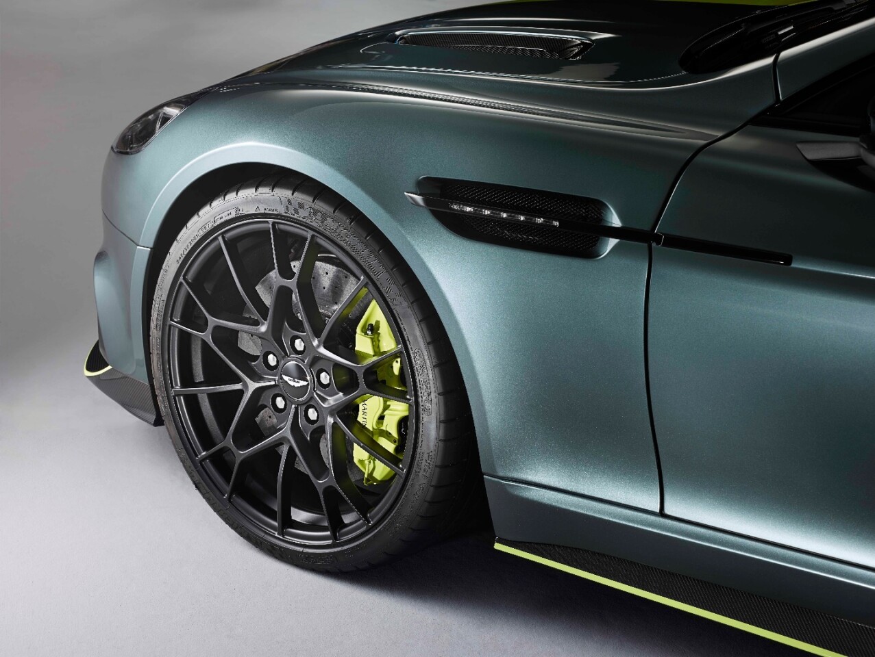 Aston Martin Rapide AMR: 21-inch forged wheels