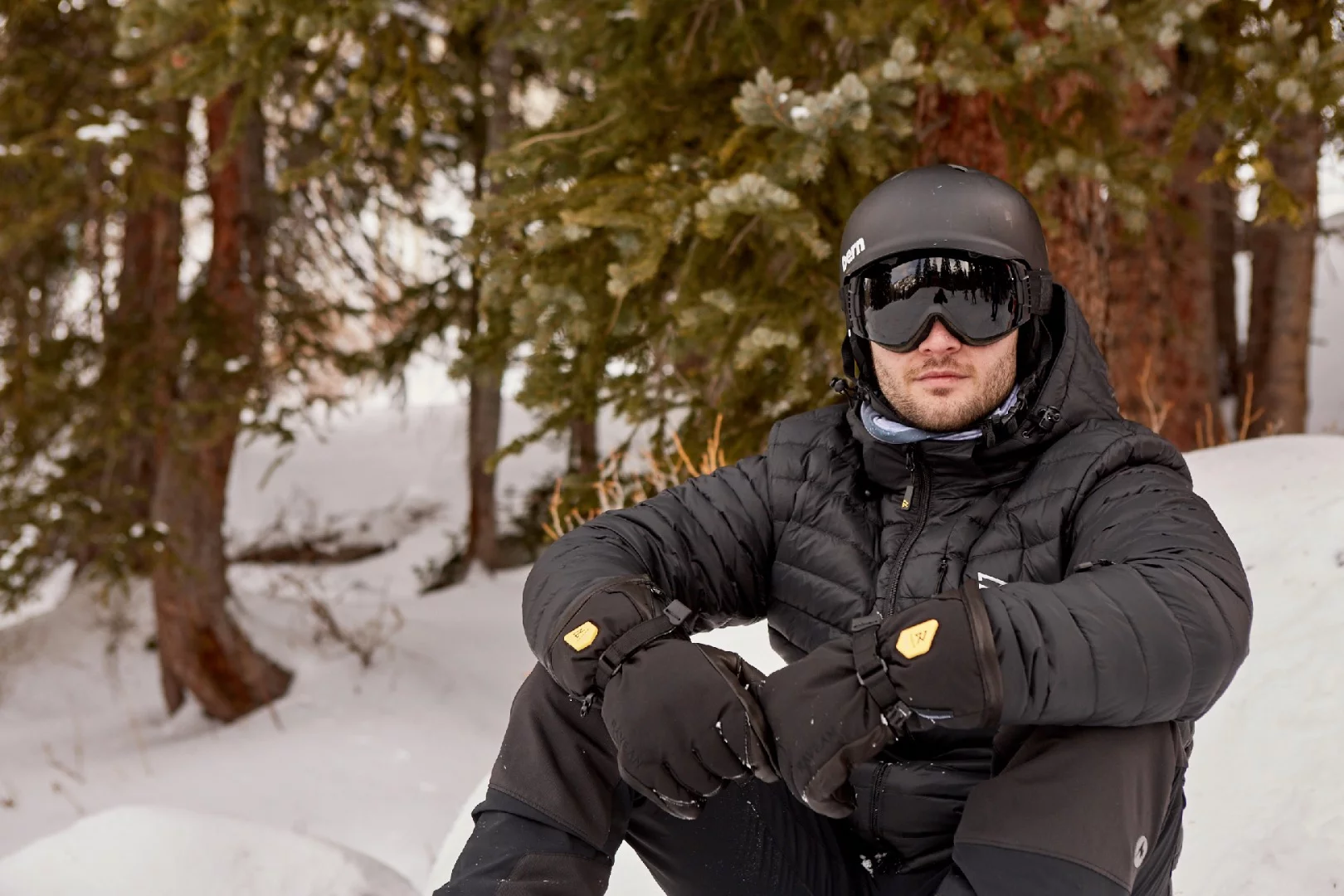 The glove or mitten can be battery-warmed for up to 6.5 hours