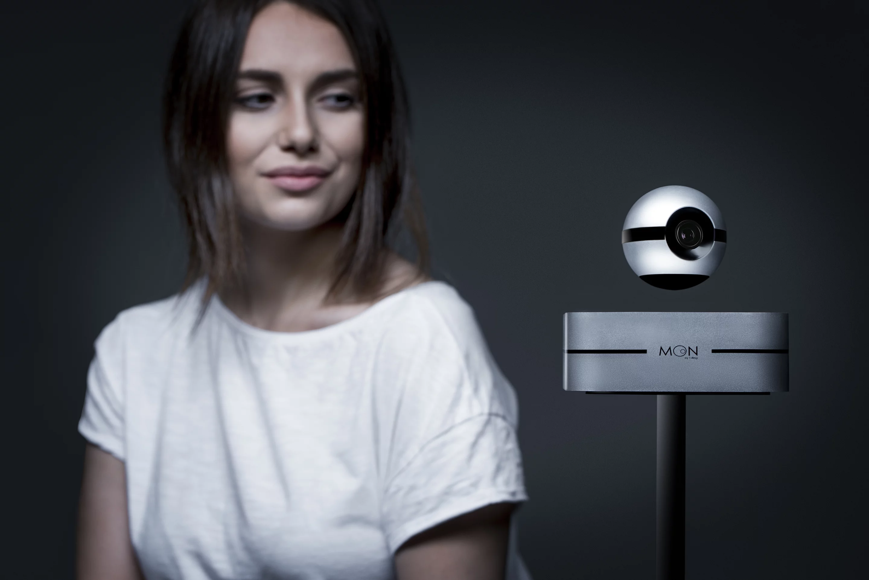 It can smoothly revolve 360 degrees