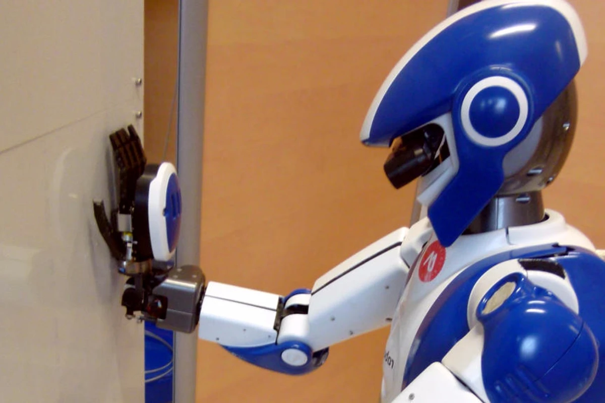 JRL and Airbus Group are working on ways to use humanoid robots in aircraft assembly work