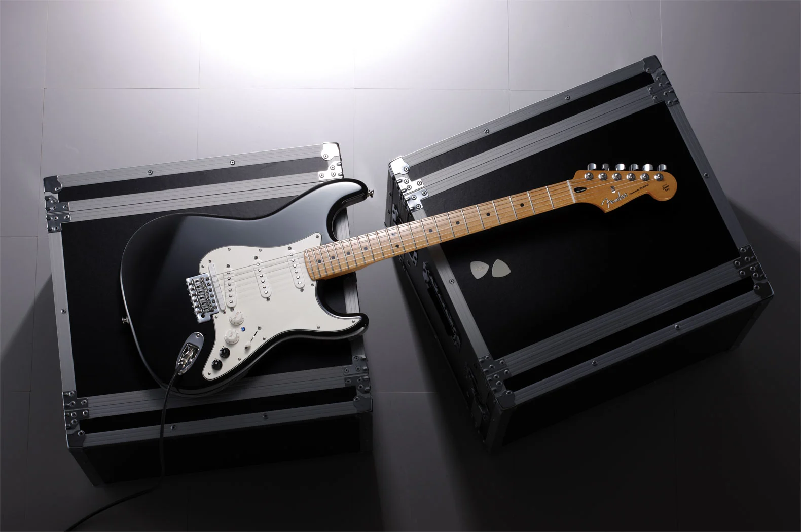 The new G-5 Strat features Roland's COSM modeling technology, offering players instant alternate tuning and a number of digitally-created guitar sounds