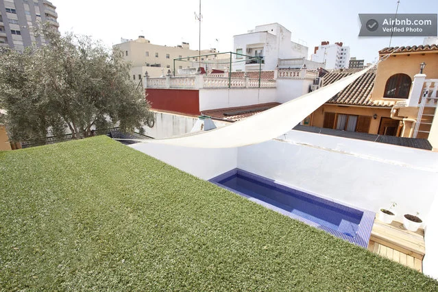Container House outdoor courtyard
