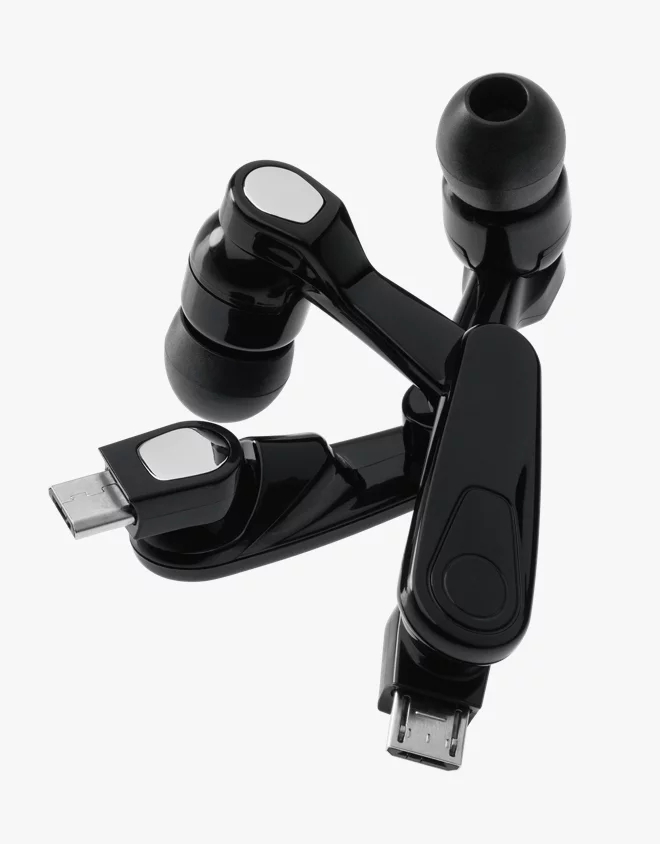 The Oakley Radar pace's removable ear buds allow the wearer to listen to music or the trainer's voice