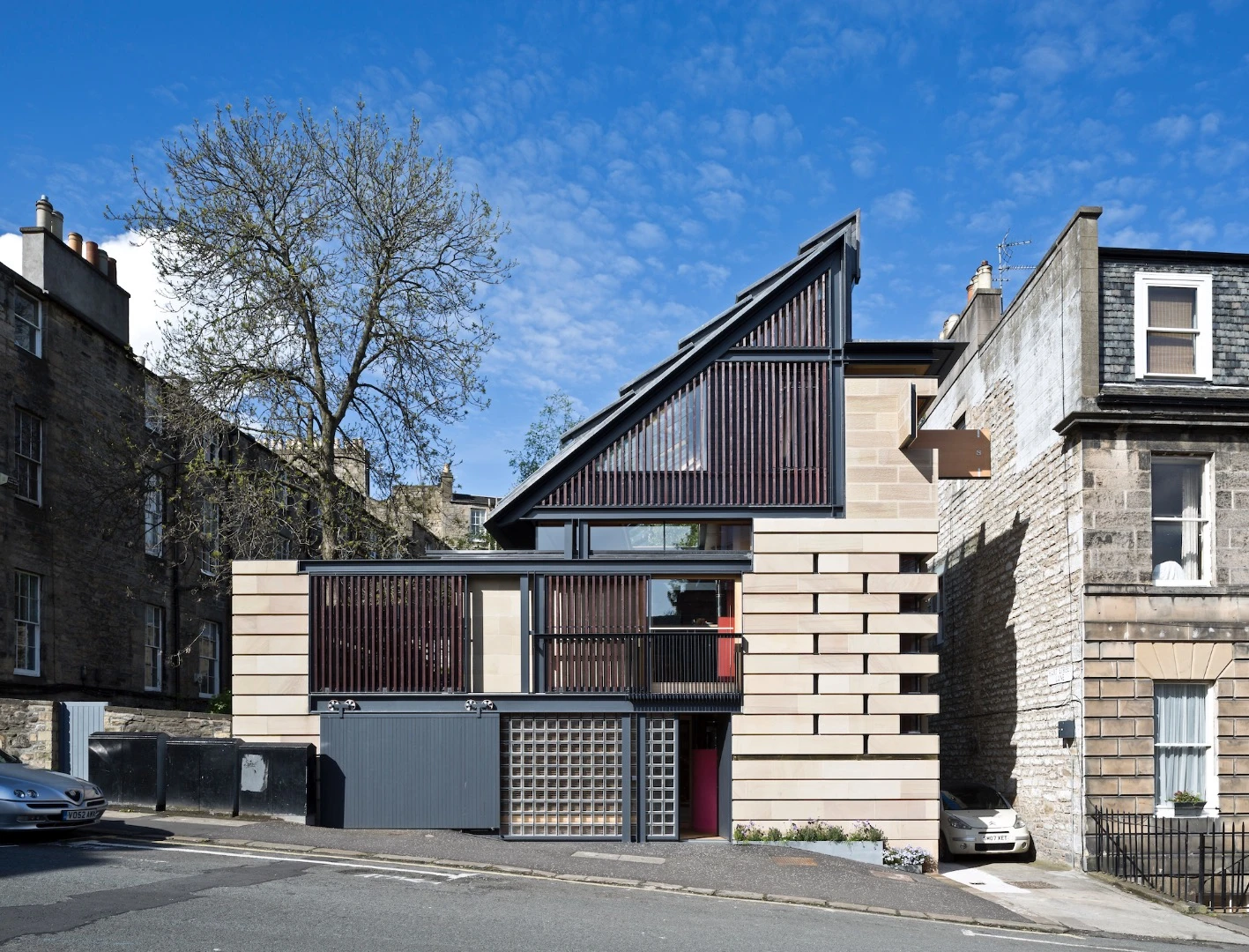 Murphy House comprises 165 sq m (1,776 sq ft) of floorspace, spread over five levels