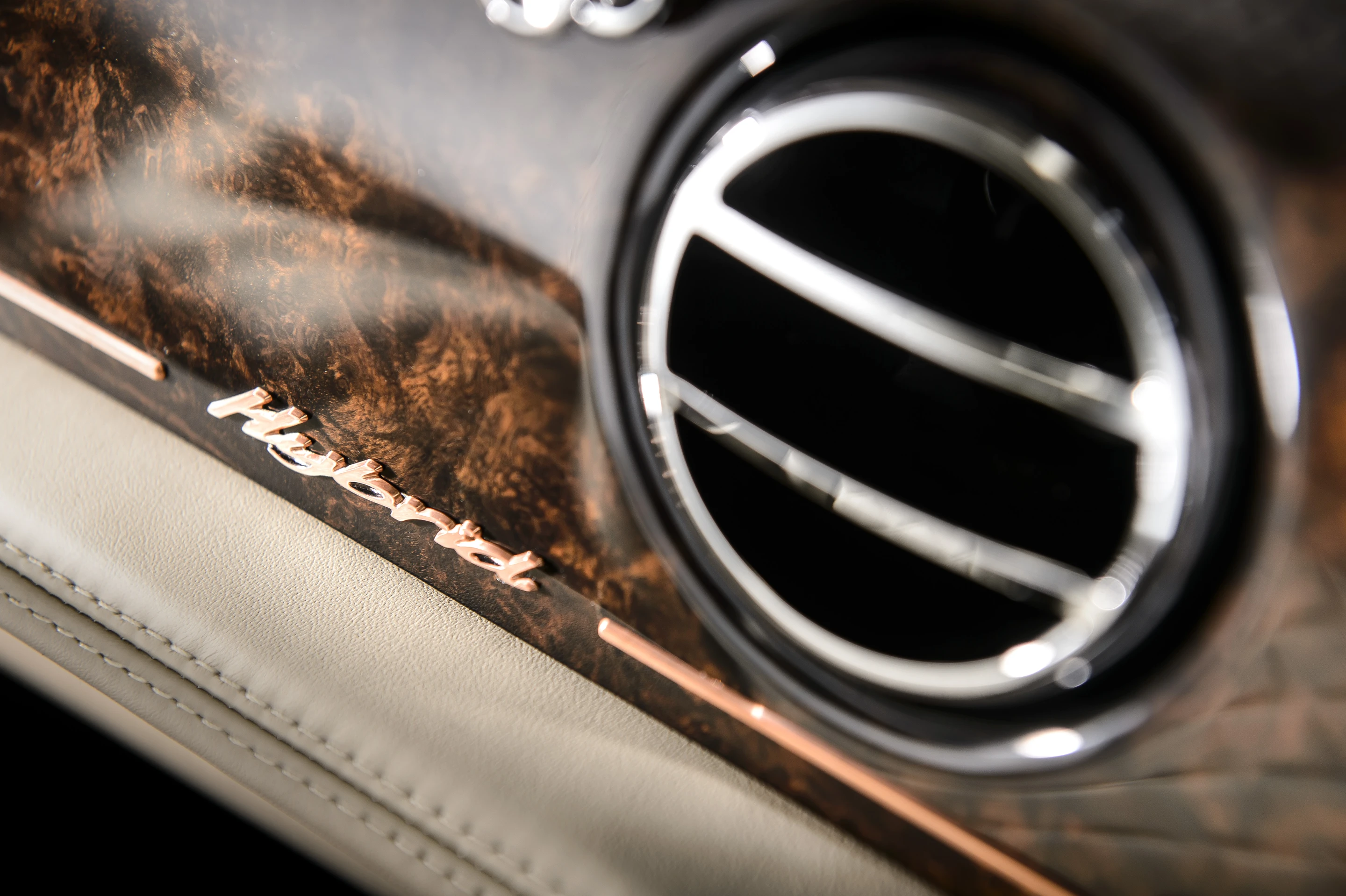 Bentley chose its flagship Mulsanne to serve as the base of the Hybrid Concept