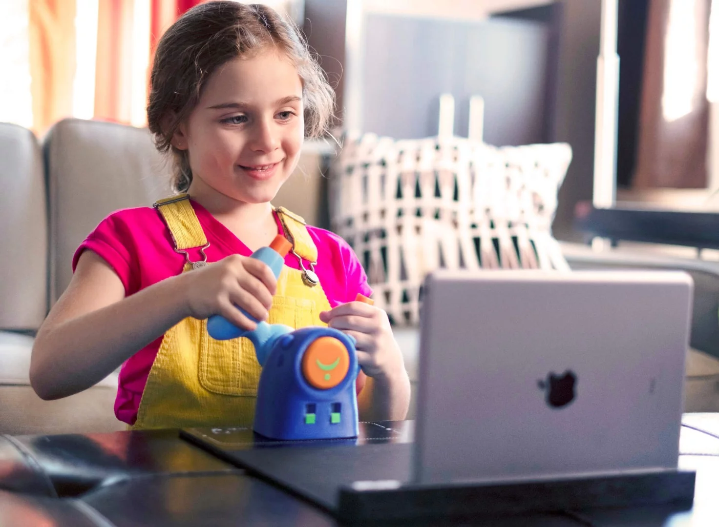 Plugo Steer is a steering wheel that lets kids drive land, air and underwater vehicles, which is designed to teach kids lateral thinking skills and hone their sense of direction
