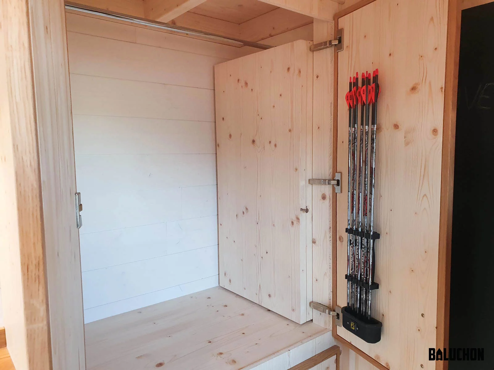 The Ræv includes a storage space for the owner's bow and arrows