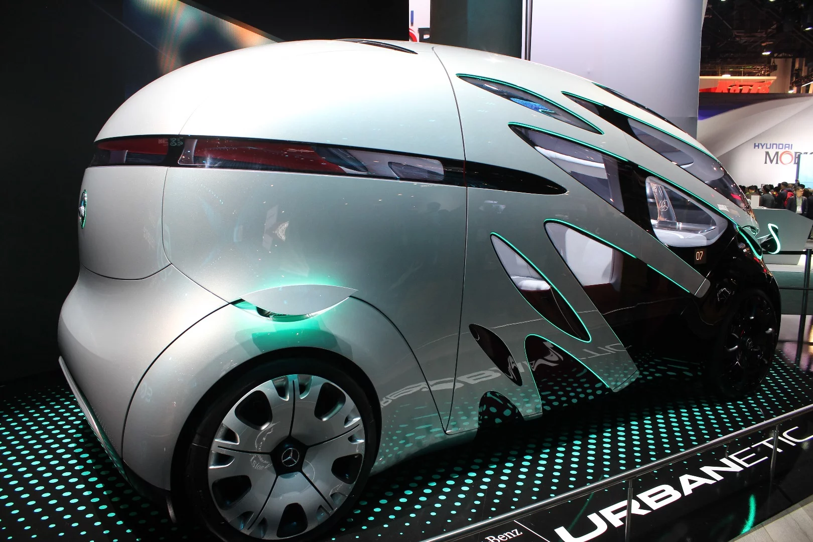 Mercedes shows the Vision Urbanetic at CES