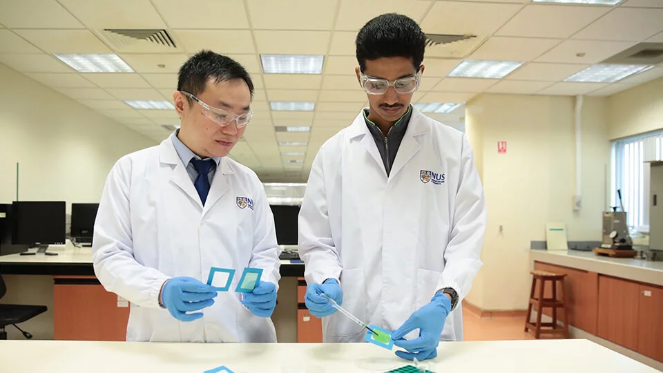 The researchers make their air filters by applying a nanofiber solution to a piece of mesh and allowing it to dry