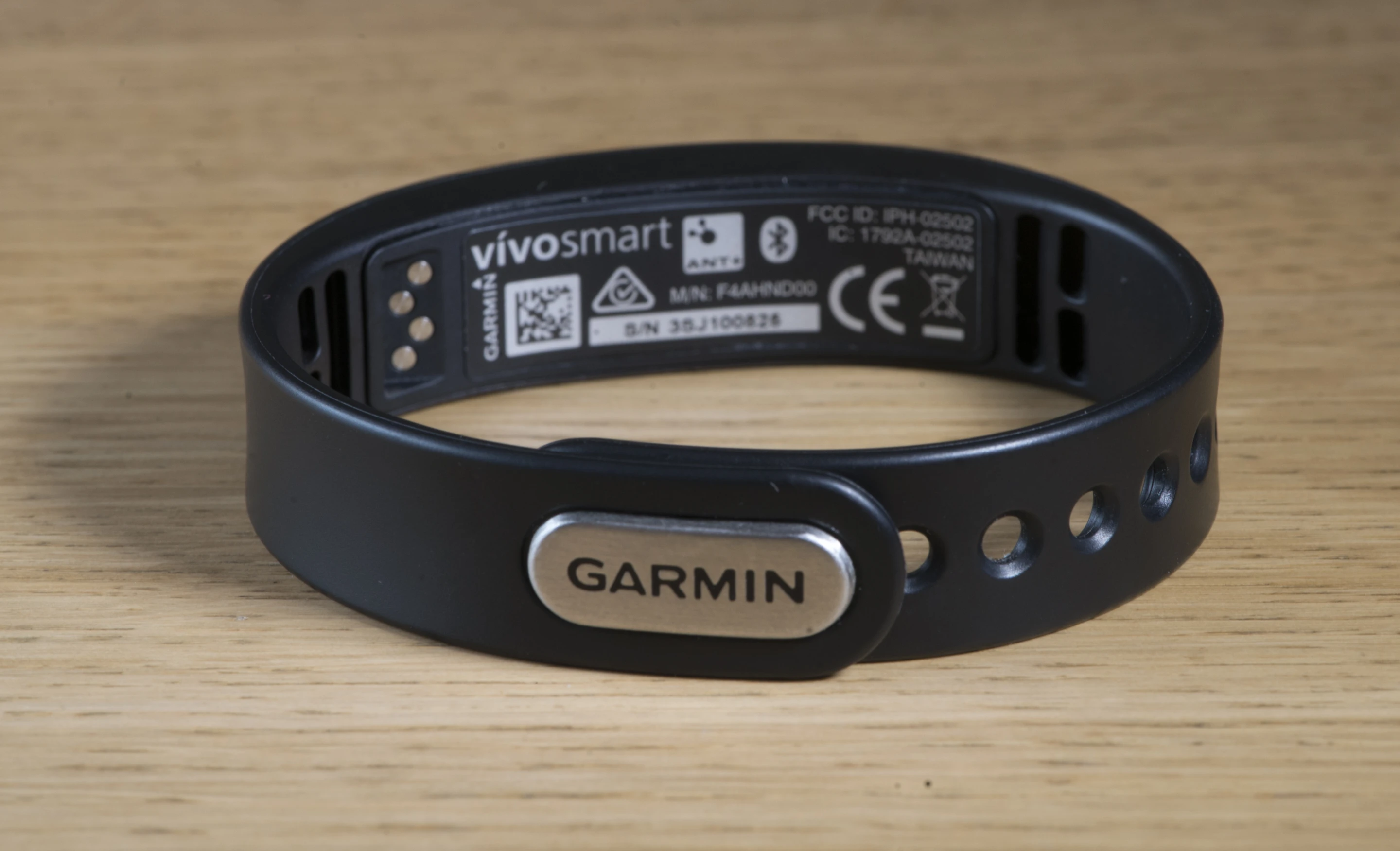 The rear of the Garmin Vivosmart activity tracker band (Photo: Simon Crisp/Gizmag.com)