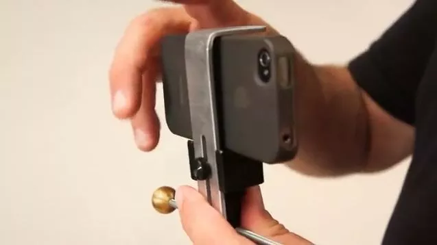 The Mojo's universal smartphone mount