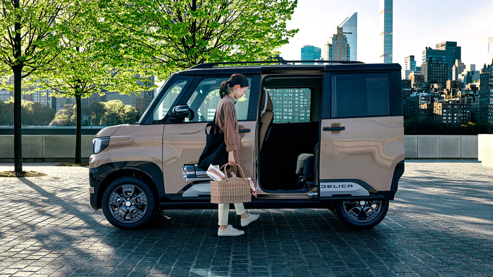 Even the Delica Mini's sliding door is tiny and adorable