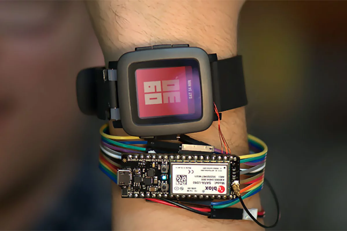 A work-in-progress peek at what we might expect from Pebble Time smartstraps