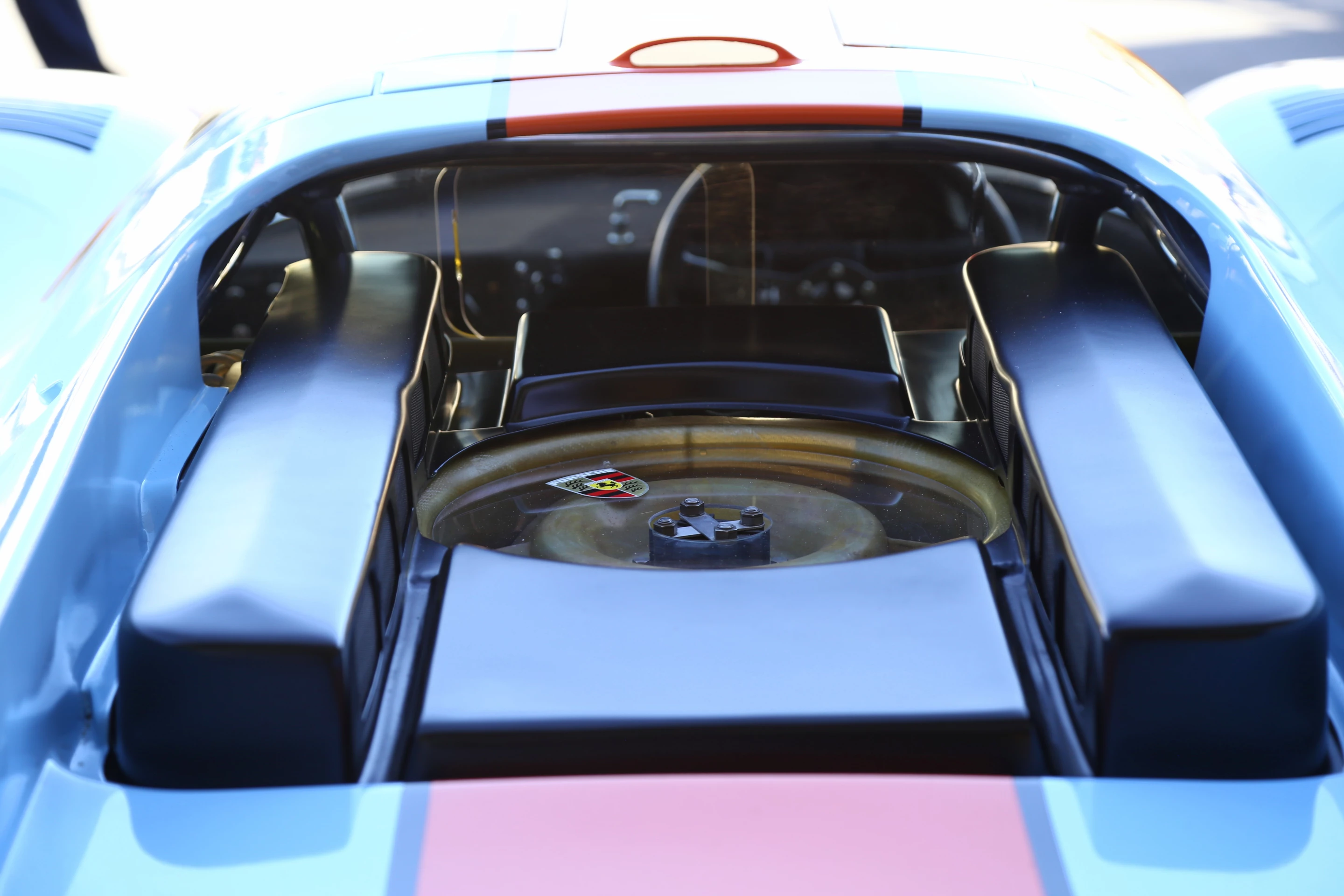 A look into the cockpit of the 917 (Photo: Angus MacKenzie/Gizmag.com)