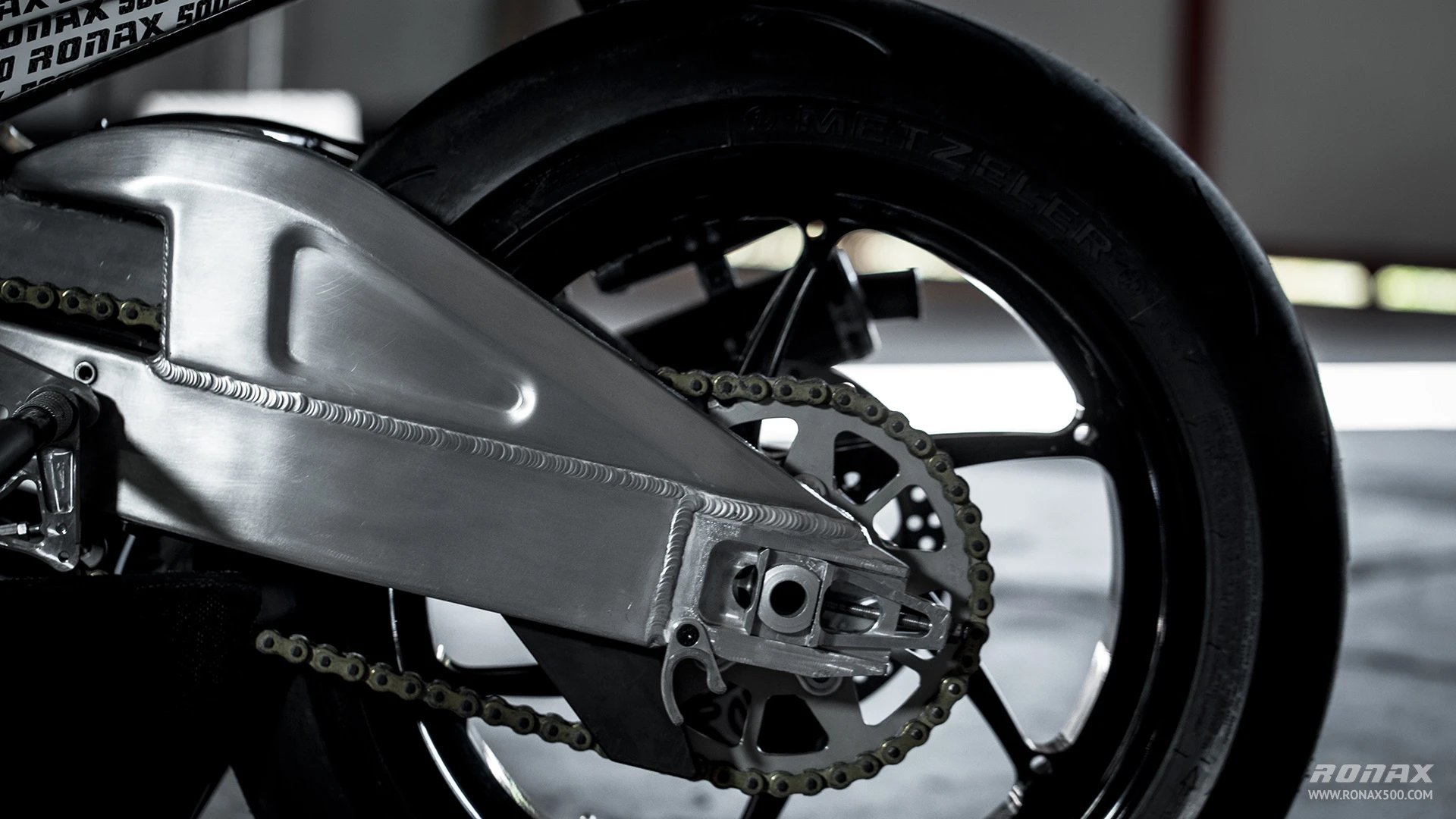The Ronax 500 uses aluminum cast wheels. Magnesium or carbon wheels don't really like potholes