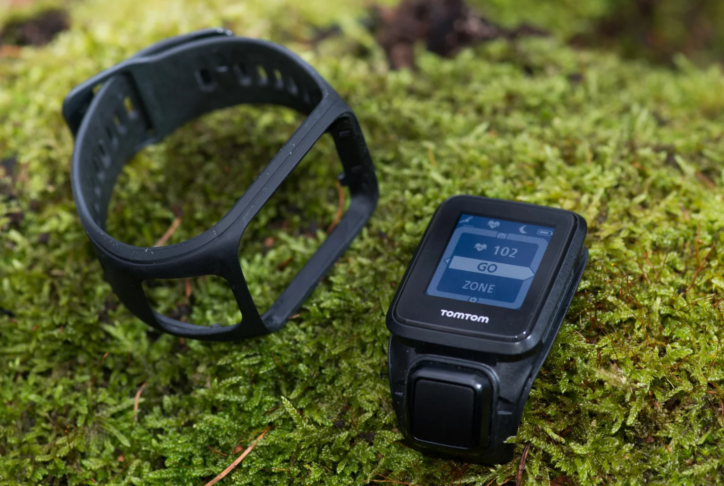 The TomTom Spark (Cardio + Music) comes in two parts