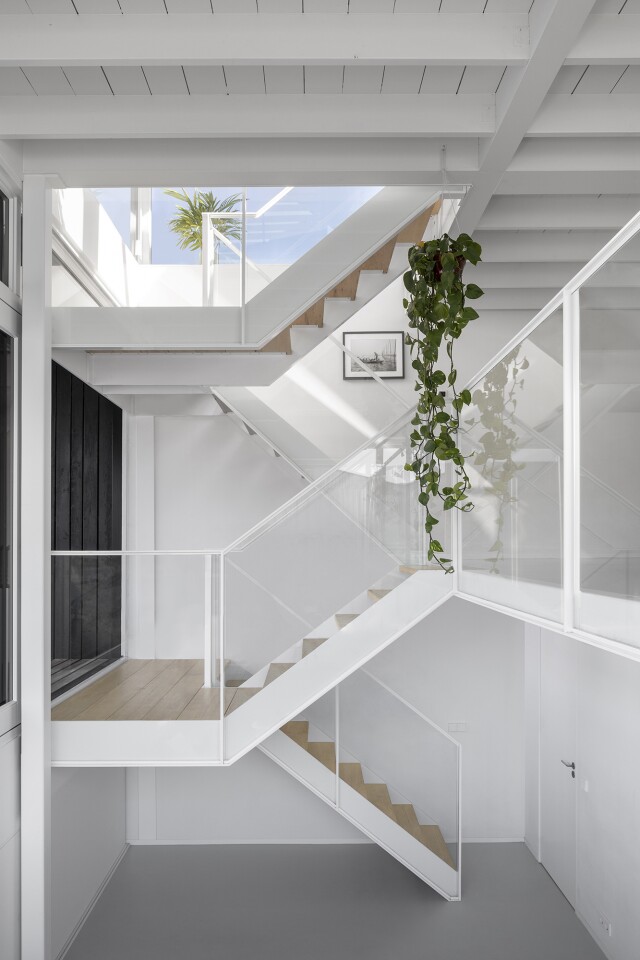 A single zig-zag staircase connects all three levels, which gives rise to cathedral-high ceilings
