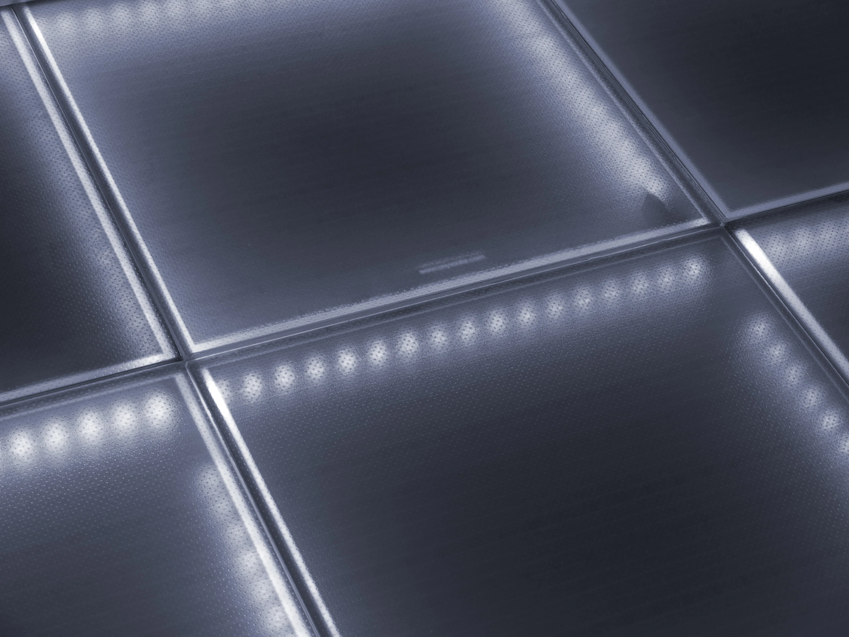 The walkable PV floor panels (Photo: Onyx Solar)