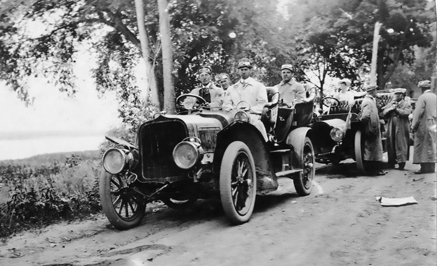 The first 24-hour race in the world was held on 4/5 July 1905 in Colombus, Ohio and named the 24 Hours of Columbus. The race was won by the Soules brothers in a Pope-Toledo, covering a distance of 828.5 miles for an average speed of 34.5 mph