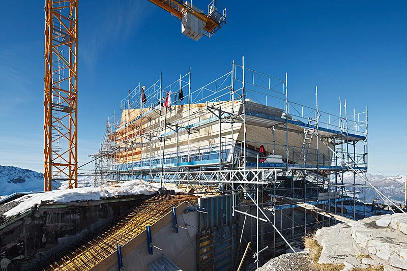 The aluminum shell being fitted (Photo: Scherrer)