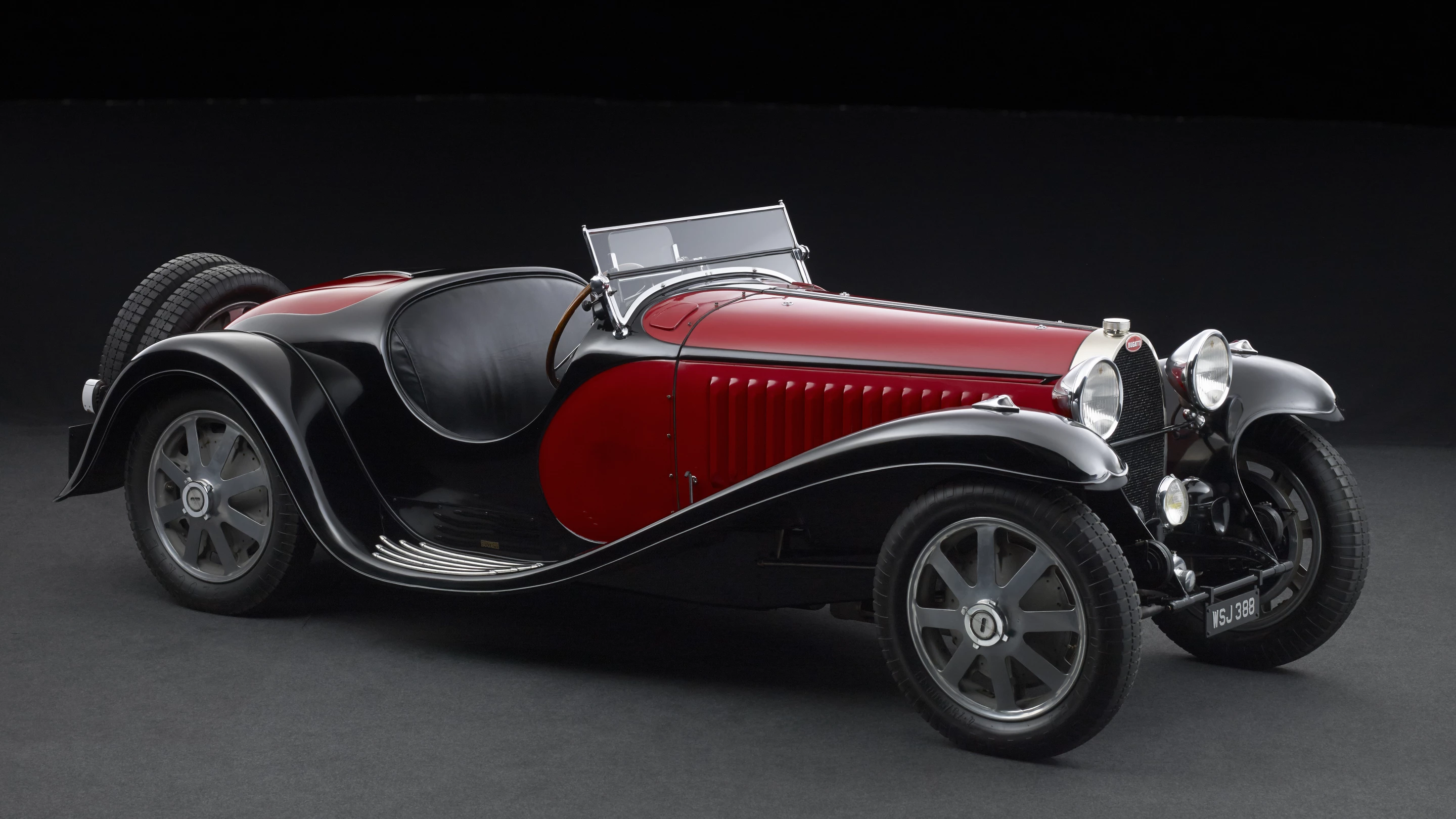 1933 Bugatti Type 55 Roadster by Jean Bugatti | Winner: 2018 Salon Privé | Owner: Robert Bishop, Palm Beach, Florida, USA | Specifications: 2,262 cc DOHC inline 8-cylinder supercharged engine • 130 horsepower at 5,000 RPM • 4-speed manual gearbox • Solid front-axle suspension, live rear axle with leaf springs • Four-wheel mechanical drum brakes