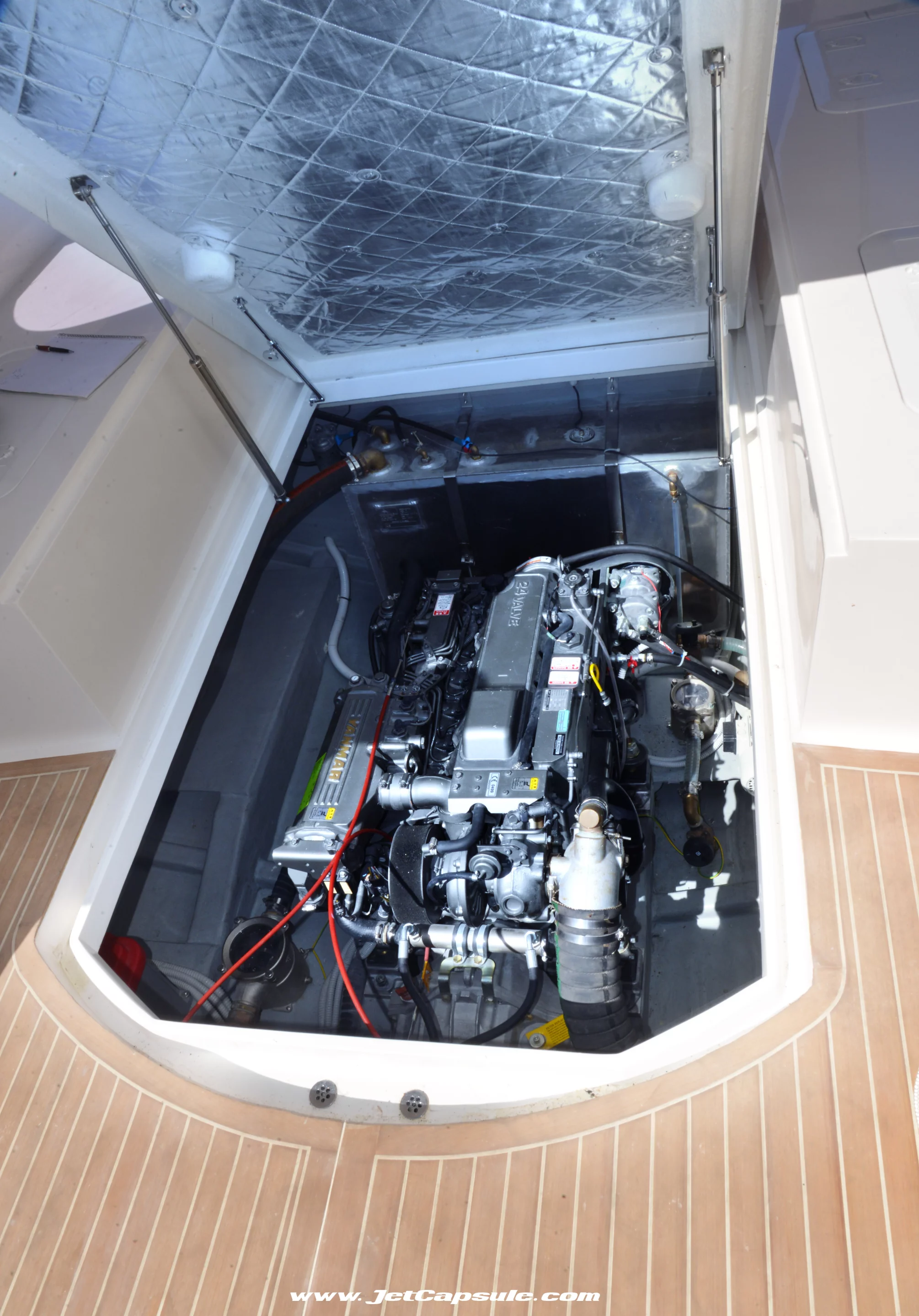 Jet Capsule features a hydro-jet system and can come equipped with one or two engines, offering a range between 315 to 740 horse power