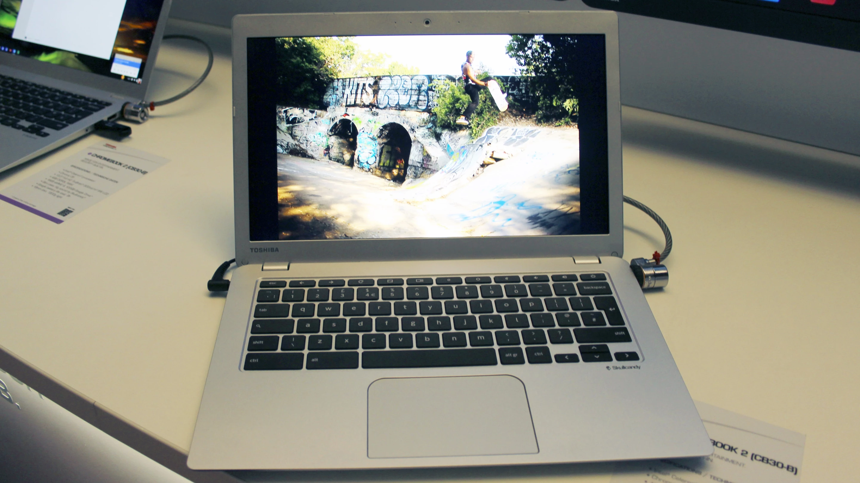 Toshiba's Chromebook 2 keeps the 13.3-inch display, but ups the resolution to 1080p on the premium model (Photo: Gizmag.com)