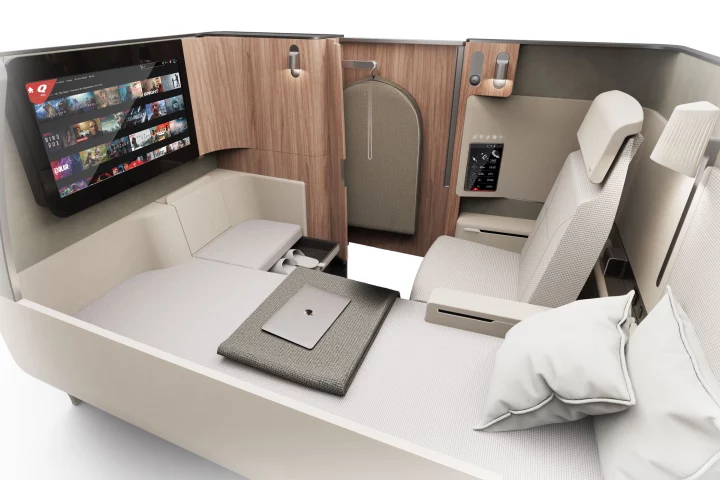 First Class ultra-long distance seating