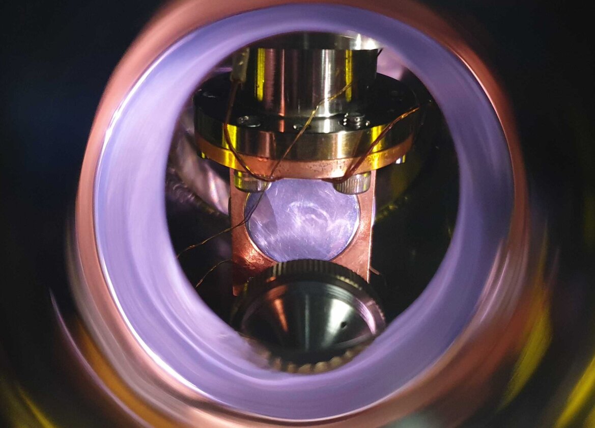 A close-up of the vacuum chamber where the team created interstellar-like conditions