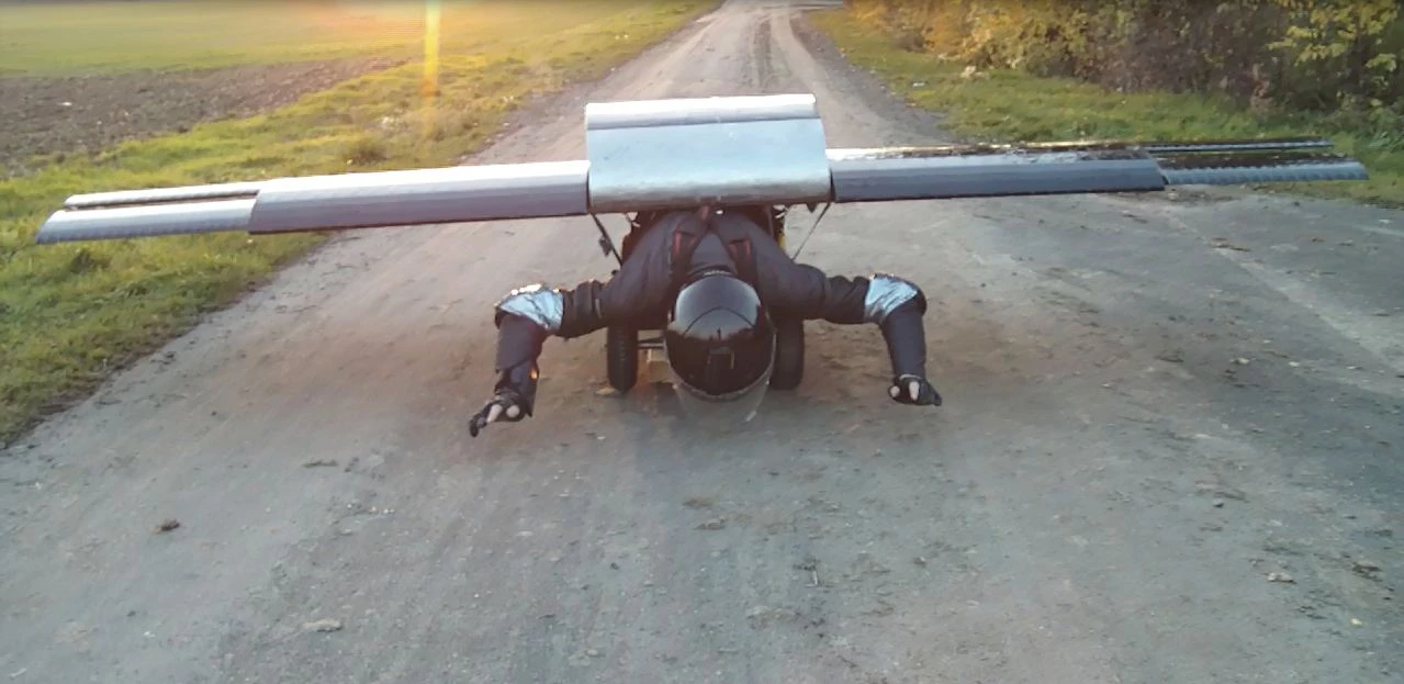 Taxi test of the Skyflash one-man, jet-propelled wing