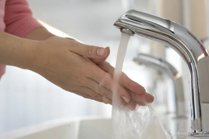 A study has shown that more bacteria are present in water dispensed from hands-free electronic-eye faucets, than in that from conventional faucets(Photo: SCA Svenska Cellulosa Aktiebolaget)