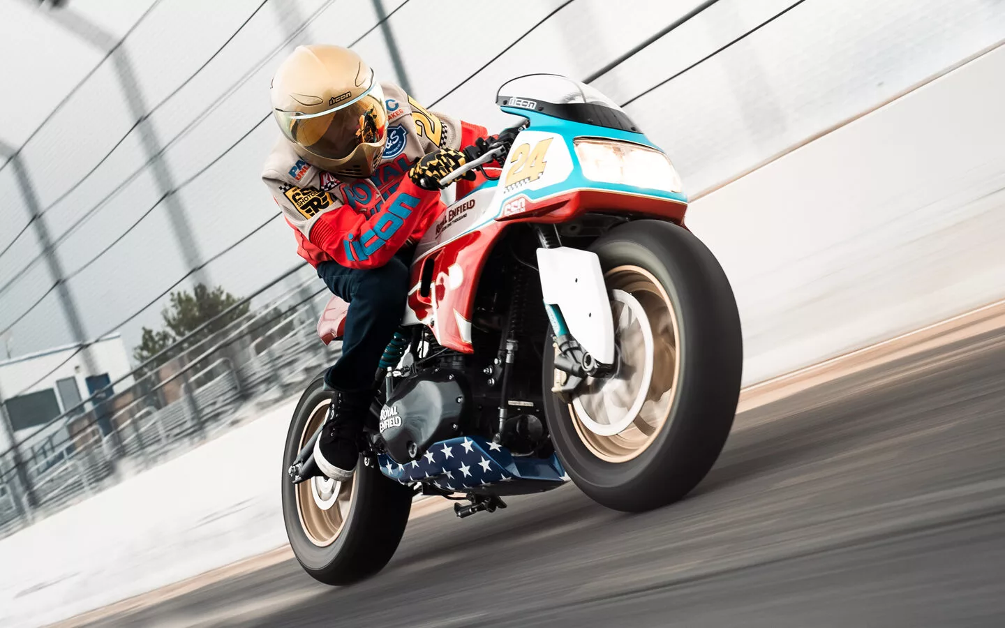 Its front end is fitted with an aftermarket Air Tech Yamaha FZ750 fairing