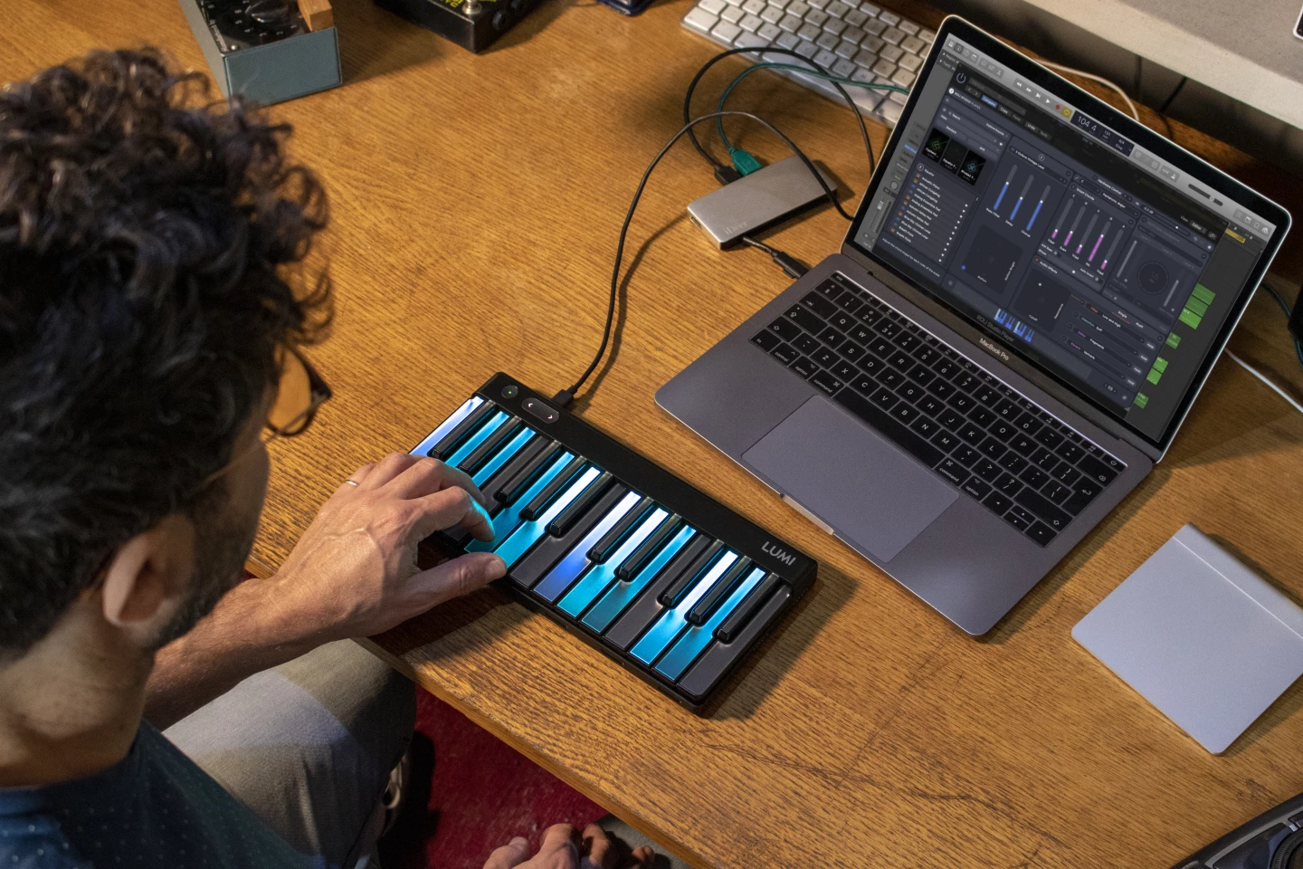 Scales, chords, and arpeggios can be illuminated in any key using the Roli Studio software