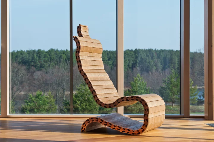 Spyndi uses individual wooden elements to form furniture