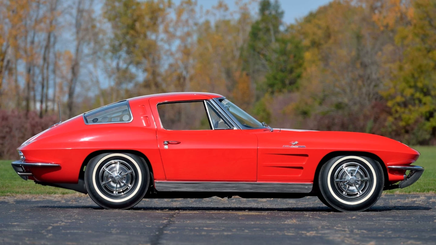 This 1963 Chevrolet Corvette Z06 Split Window Coupe sold for $605,000 at Mecum's 2022 Kissimmee sale on 14 January 2022