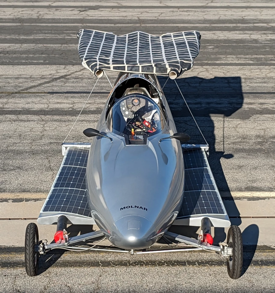 The Streetwing can charge via solar panels while it sits between drives/flights