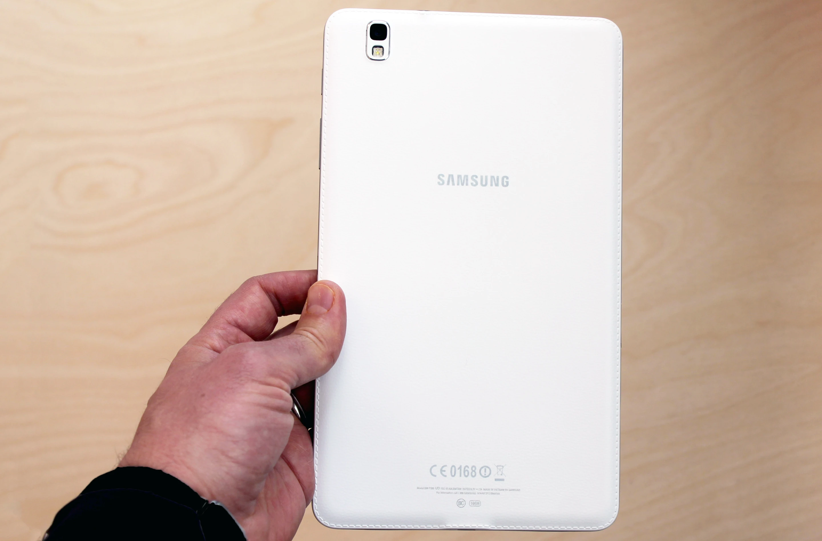 The Tab Pro 8.4 weighs the same 331 g as the Retina iPad mini