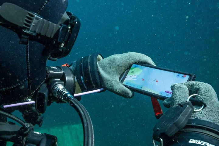 Intended for applications such as search and rescue, salvage operations and recovery efforts, the system allows divers to make their way to geographical waypoints, and mark locations of interest