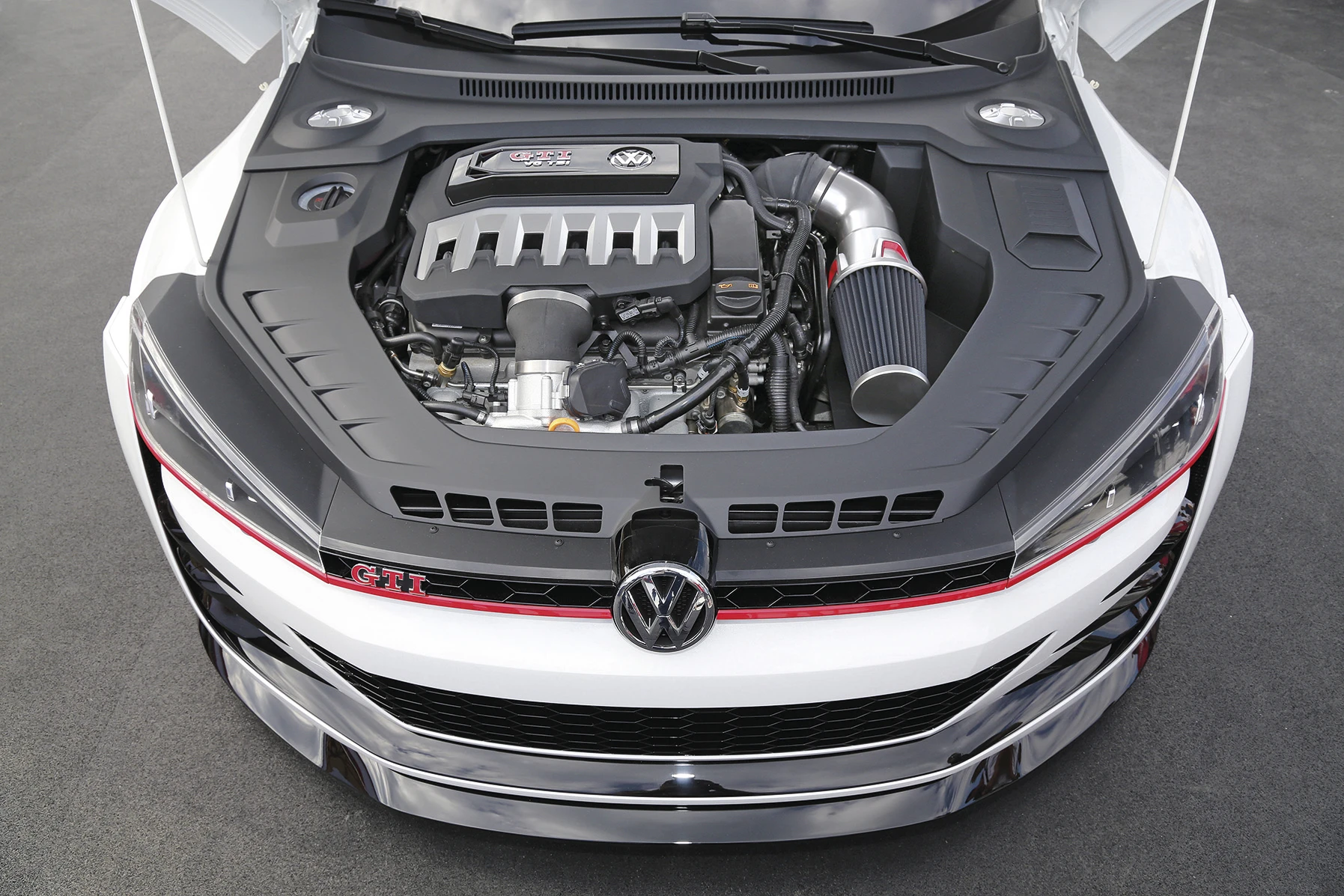 The twin-turbo 3.0 liter V6 puts out 503 hp and 413 lb.ft. of torque for a top speed of 186 mph (300 km/h)