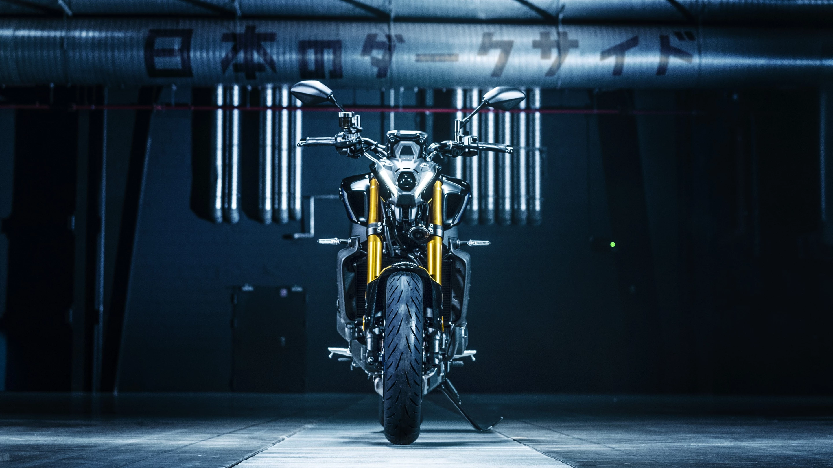 The 2021 Yamaha MT-09 SP is a little bit taller, thinner and lighter than the outgoing model