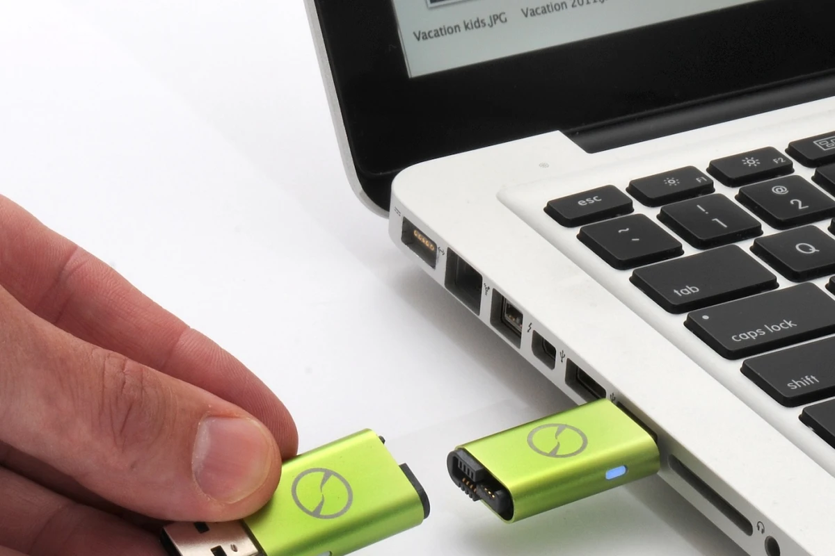 SecureBox brings iTwin's hardware security to Dropbox accounts