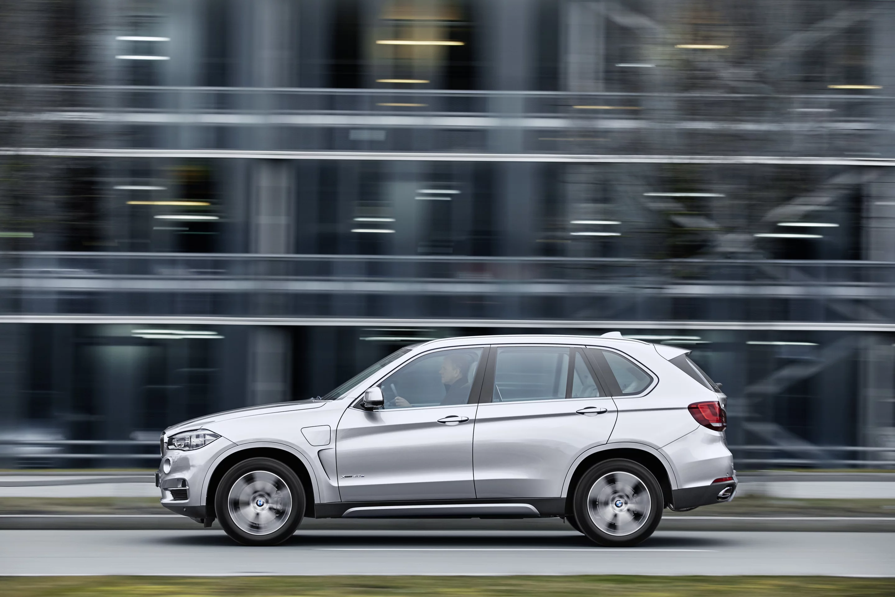 The BMW X5 xDrive40e looks like a typical SUV, but is much more efficient