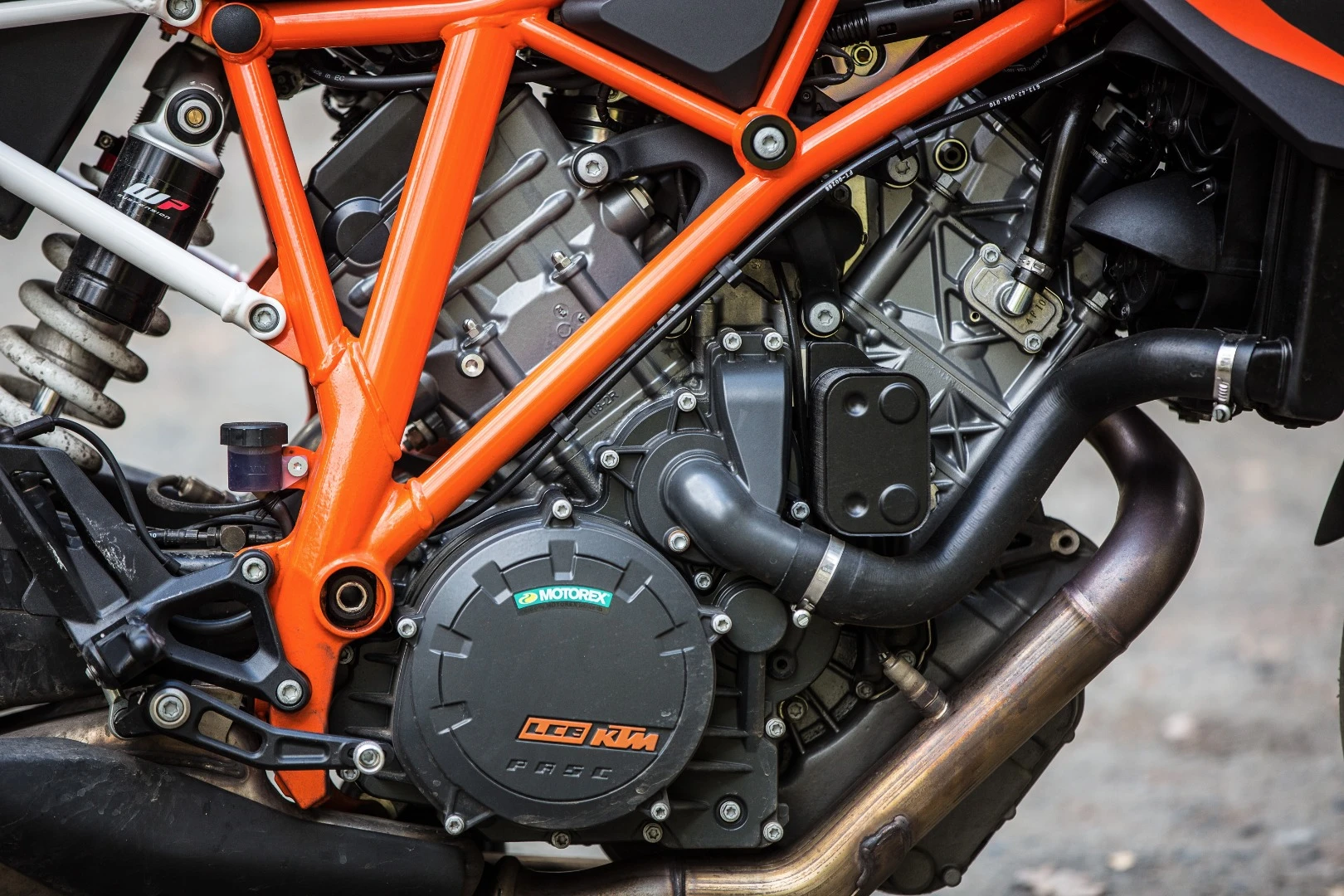 The KTM 1290 Super Duke R boasts vast power and torque that are available at all times from this 1301 cc, 180 hp, 144 Nm LC8 v-twin engine