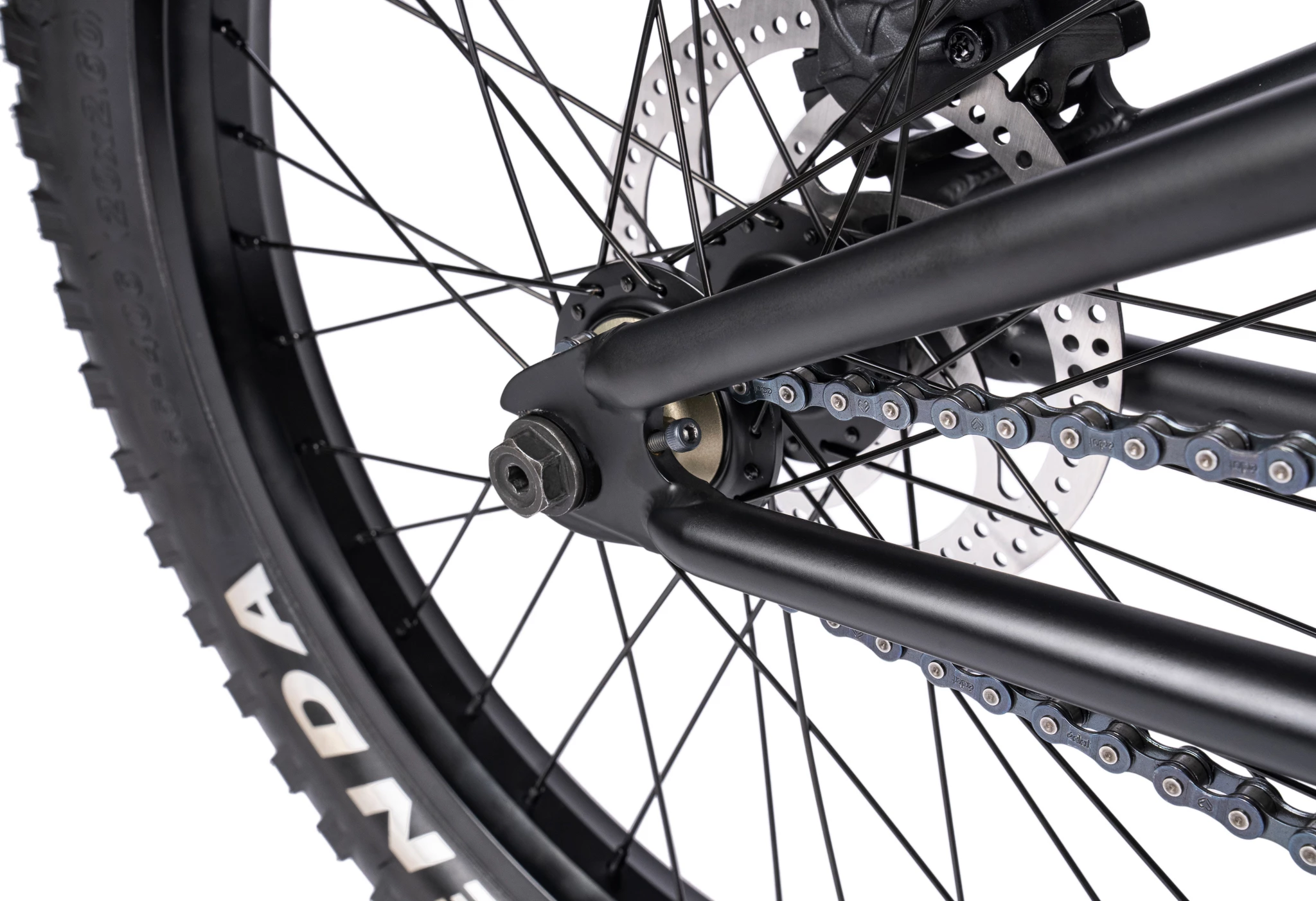 Stopping power comes courtesy of Bengal Ares 3 hydraulic disc brakes with 160-mm rotors