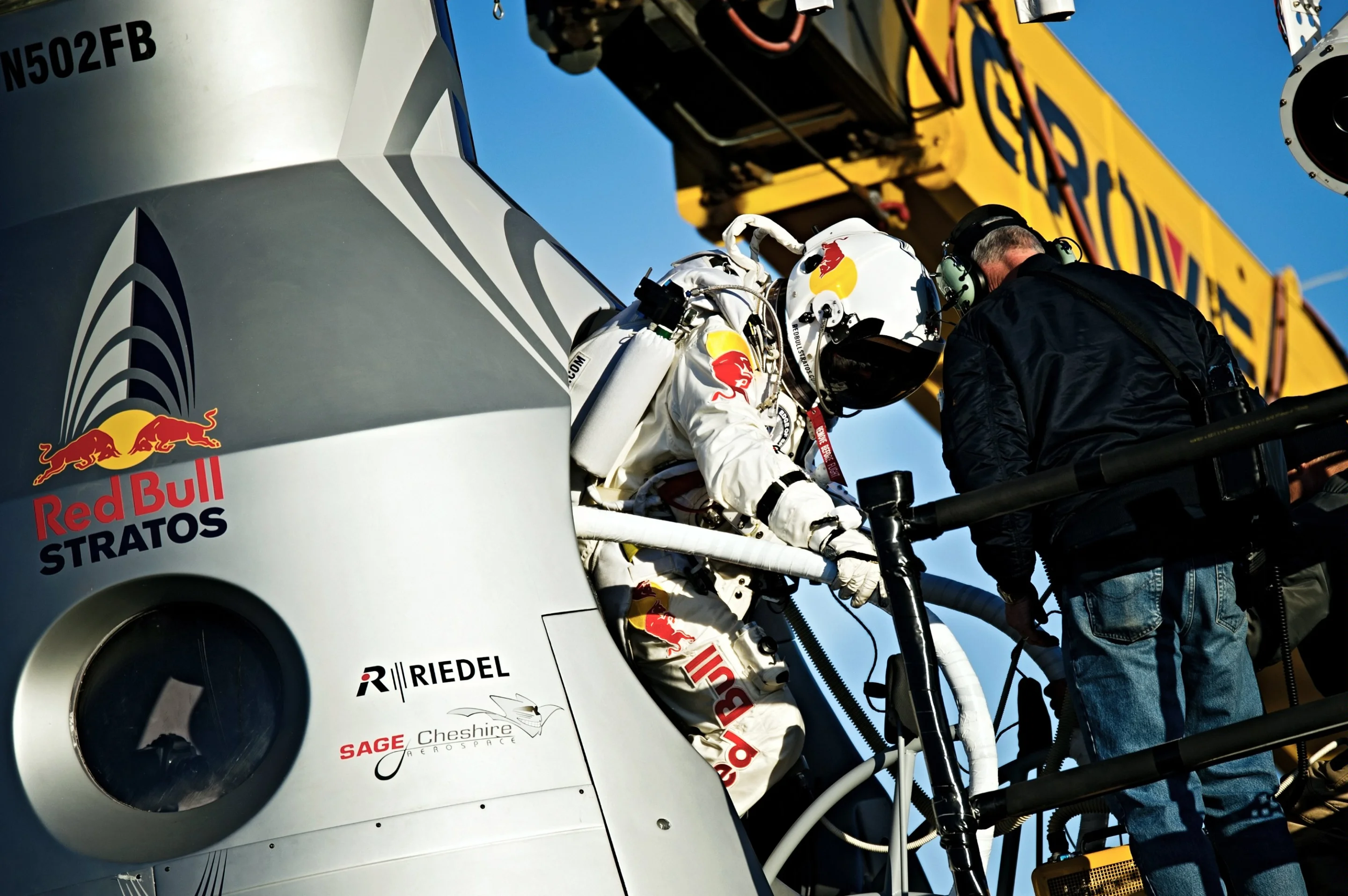 Baumgartner enters the capsule (Photo: Jörg Mitter/Red Bull)