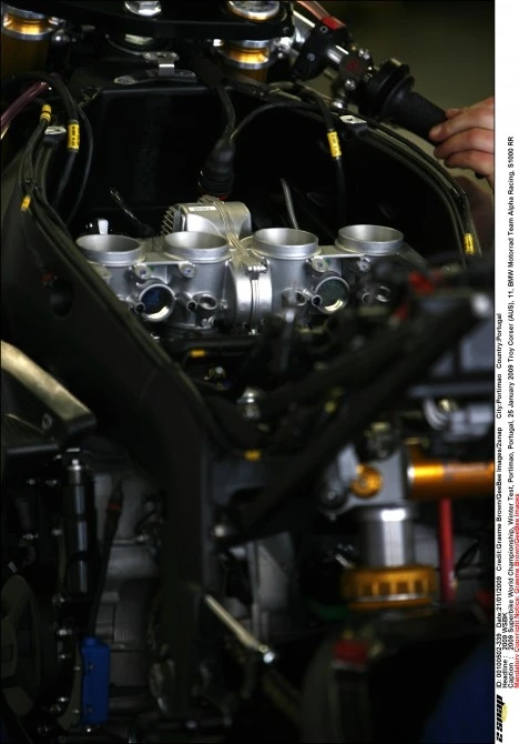 A sneak peek under the tank of Troy Corser's BMW S1000RR