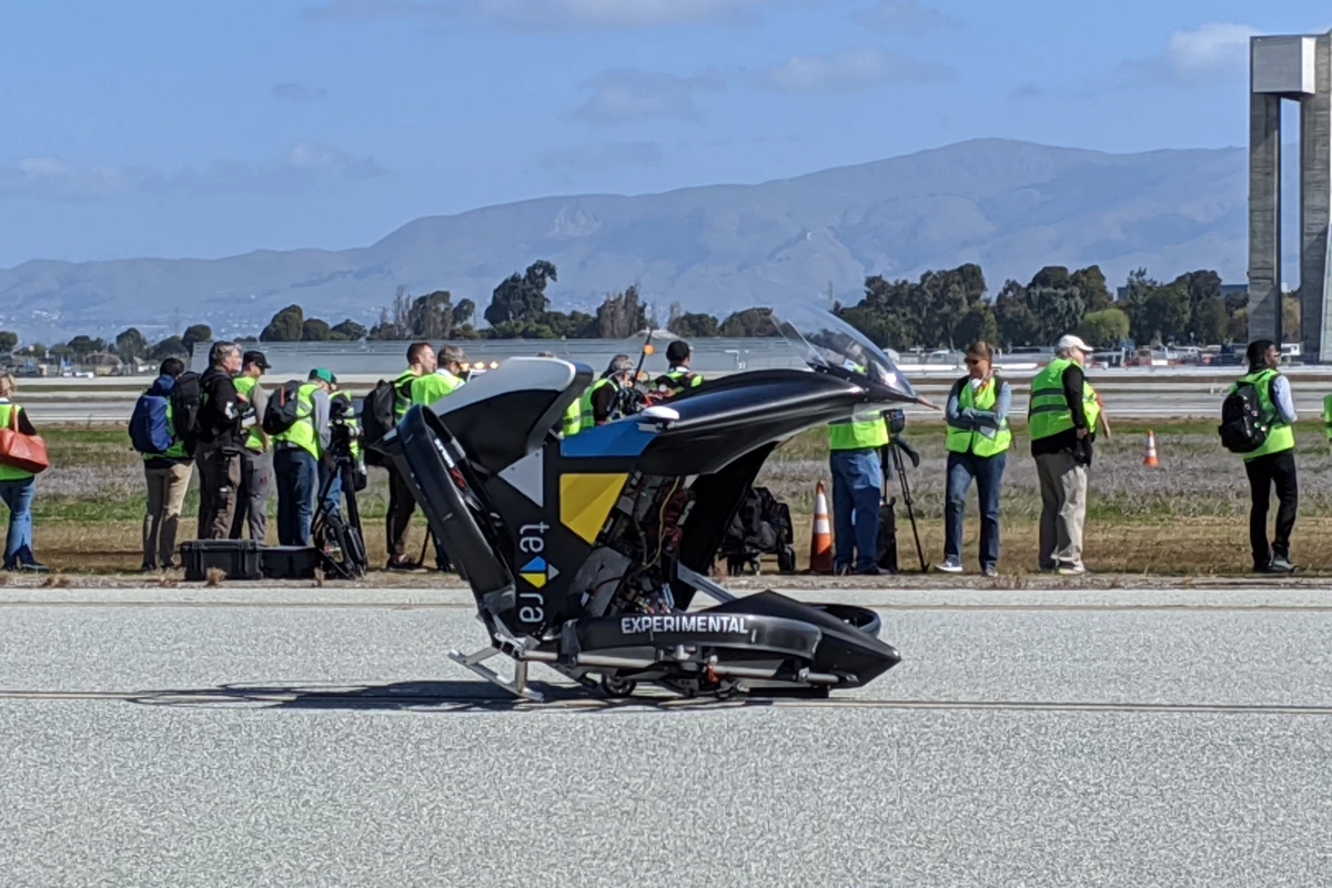 Like a folded-up quadcopter with a motorbike seat on top, the teTra 3 is a remarkable-looking flight device