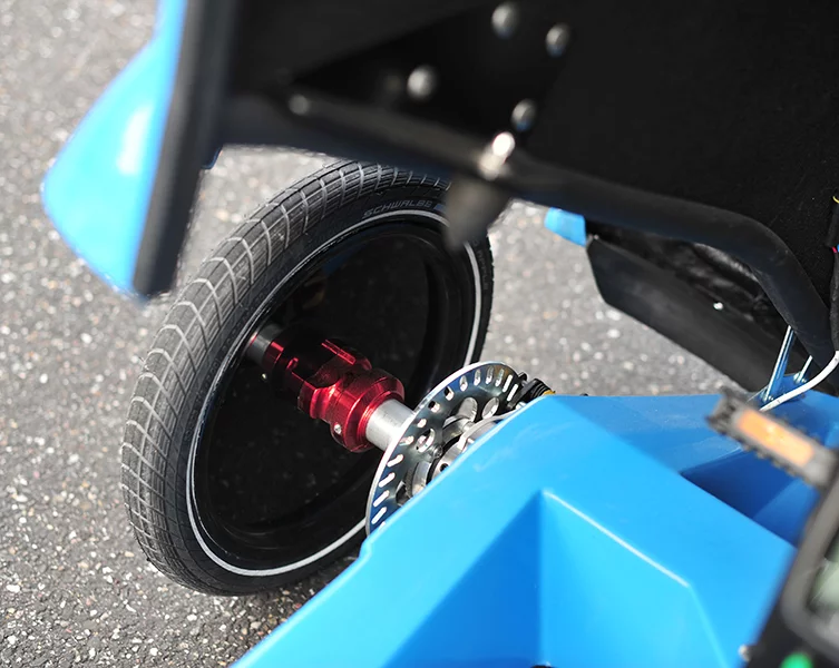 The Messerschmitt KR 25-E has hydraulic disc brakes