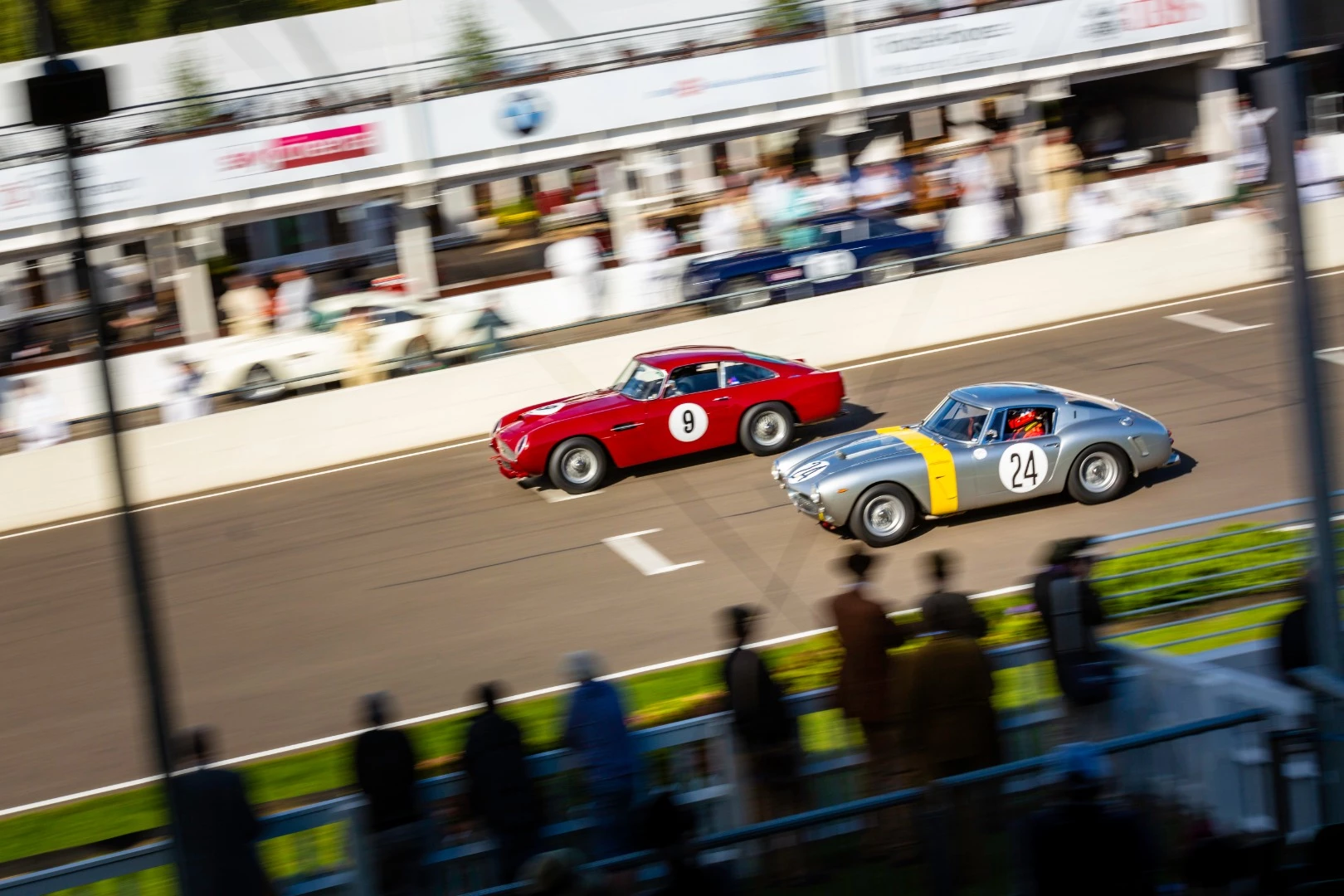 The Gillian/Woodgate Aston Martin DB4 GT, side by side with the Ferrari 250 GT SWB of Franklin/Lindsay