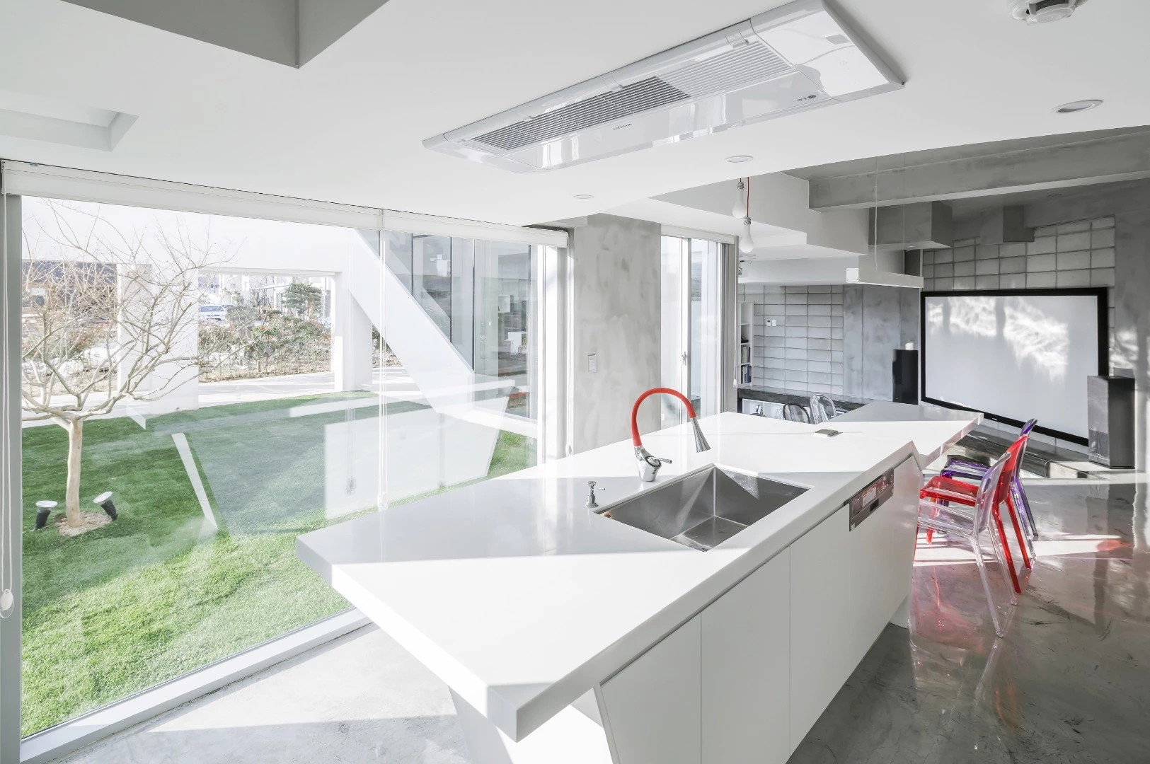 The Flying House's kitchen and dining area